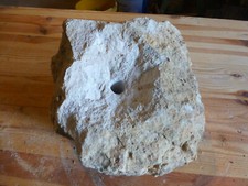 Quellstein Brunnenstein mit Loch für Quellsteinbrunnen Naturstein Nr. 97 Unikat