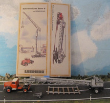 Liebherr Rohrmastkran F6, Scania Vabis (L60) Zugmaschine Gleisstück Schubkarre
