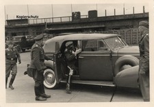 Foto, Wehrmacht, Luftwaffe, General steigt aus Auto