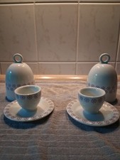 Schöne PORZELLANEIERBECHER