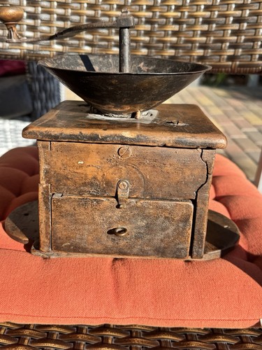 Antike kaffeemühle aus holz - antike, &