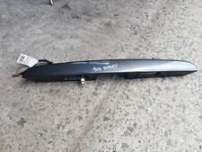Nissan Almera II Hatchback N16 Heckklappen Griff Leiste  KY5 5-türig