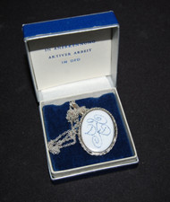 Brosche des DFD - In Anerkennung Aktiver Arbeit im Deutschen Frauen Bund im Etui