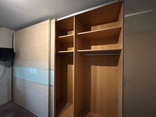 Schwebetürenschrank