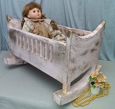 Alter Handgemachte Puppenbett