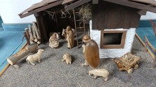 Weihnachtsstall (handmade) mit Kajus Krippenfiguren (Holz) - Weihnachtskrippe