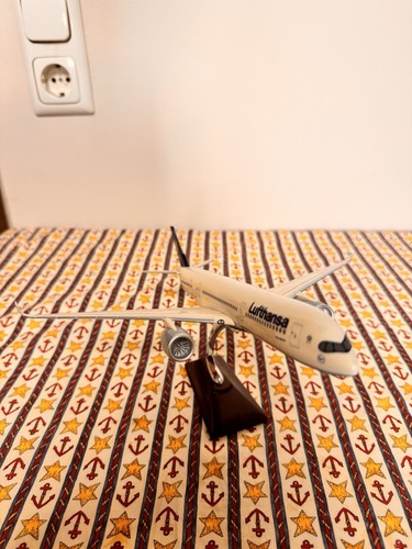 Limox wings lufthansa airbus - lufthansa,