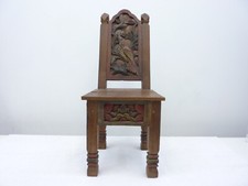 antiker Kinderstuhl, Kirche