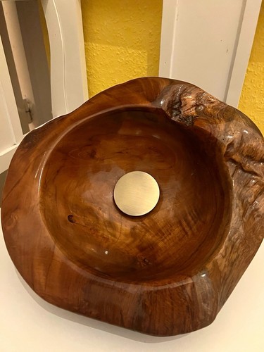 Waschbecken aus edlem - , holz