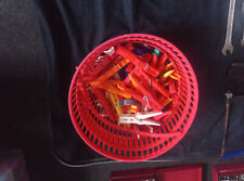 Wäscheklammern Bunt aus Plastik sehr guter Zustand mit Korb empfehlenswert