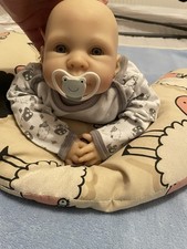 Süße reale Baby Puppe für