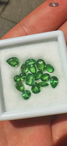 Tsavorit lot karat - lot,