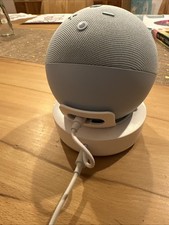 Amazon Echo Dot 4 mit Akku Ladestation