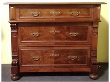 Zierliche Gründerzeitkommode Nussbaum Kommode antik dreischübig