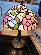 Große Tischlampe im Tiffany Stil