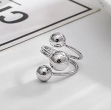 Damenring mit Kugelmotiv
