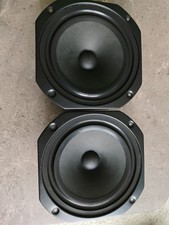 Zwei Tieftöner von Wharfedale