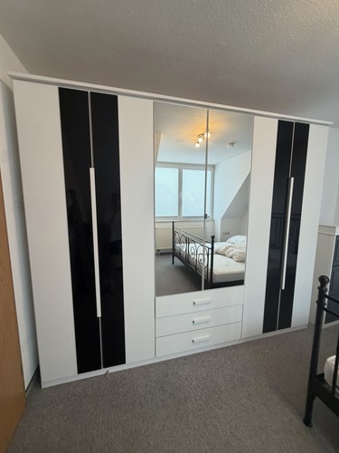 Großer kleiderschrank mit - großer,