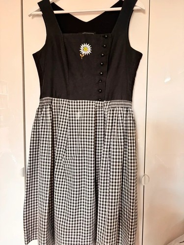 Hochwertiges trachtenkleid von - hochwertiges,
