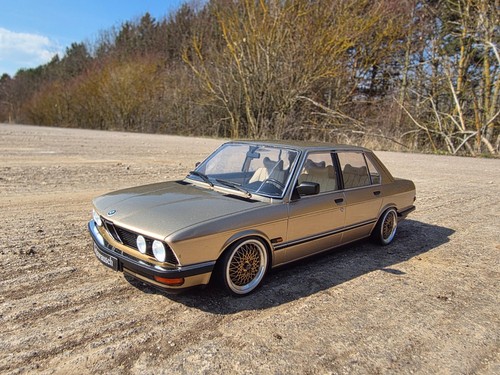 Bmw 528i e28 tiefer - 1:18,