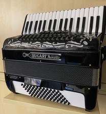 BUGARI Akkordeon mit zusätzlichem MIDI und Soundmodul.