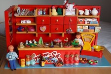 Kinder alter roter Kaufladen aus Holz mit Theke/Waage + viel Zubehör - steckbar