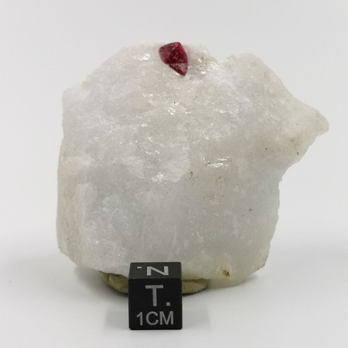 Spinell rot kristall - spinell,