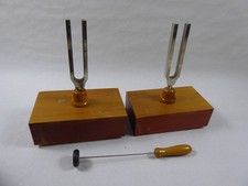 Stimmgabel mit Resonanzkasten und Anschlaghammer - Physik DDR Schule Unterricht