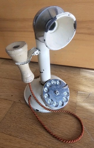Sehr altes spielzeug telefon - altes, spielzeug-telefon