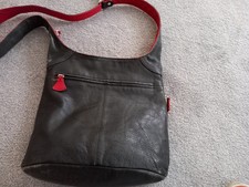 Merlin Ledertasche aus der Merlin Werkstatt - Beutelform  - schwarz