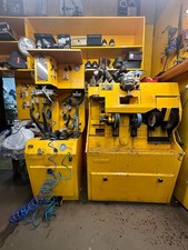 Schuhmacher Maschine, Ausputzmaschine und Press Maschine