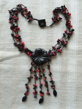 3-REIHIGES COLLIER - SCHWARZ/ROT - KORALLE - 54 cm