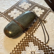 Seltener antiker chinesischer Brillenetuihalter aus Bronze, Rochenleder 19. Jdh.