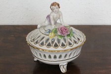 DEKORATIVE DURCHBROCHENE