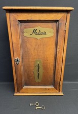 Alter antiker Arztschrank Apothekerschrank Medizinschrank mit Messing Emblem