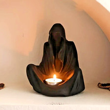 Geheimnisvolle Umhang-Figur