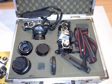 Fotokoffer mit Asahi Pentax Spotmatic Kamera und Canon AE-1 Kamera und Zubehör