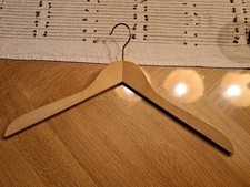 Holz Kleiderbügel Holzbügel  ohne Steg! NEUWERTIG 30 Stück. Sehr gut erhalten!