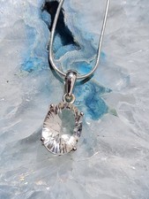 Geschenkset: Edler Bergkristall Anhänger plus Silberkette   (B06)