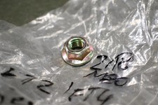 Mutter für Spiegel links