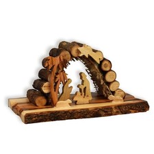 Krippe auf Holzplatte aus