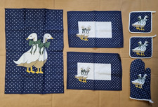 Küchentextil -Tisch Set blau mit weißen Punkten und 2Gänsen 7tlg.