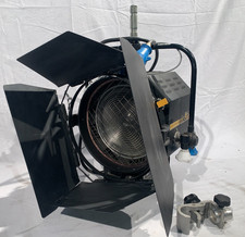 Desisti Leonardo 5kW P.O. Fresnel Scheinwerfer im Amptown Doppelcase