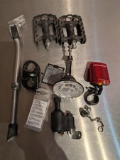 KONVOLUT FAHRRADTEILE  LICHTER , PEDALE,  DYNAMO  USW.