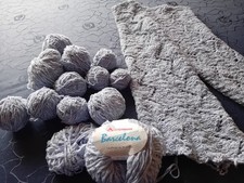 440 g Wolle hellblau (75 g Merino Schurwolle, 25 g Polyamid) und 25 g Polyamid