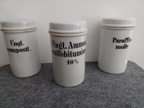 Alte apothekergefässe mit - 3,