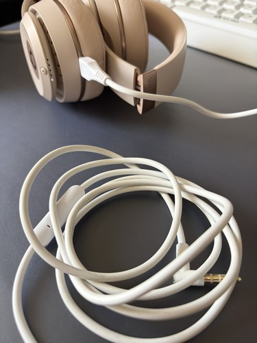 Beats dre - by,