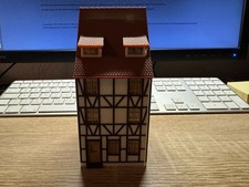 4 H0 Stadthäuser guter Zustand fertig gebaut 1 Eckhaus dabei.