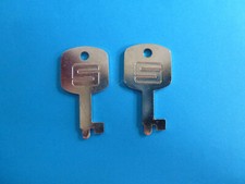 2 Spardosen Schlüssel "S"