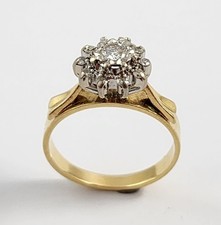 18CT. TWO TONE CLUSTER RING